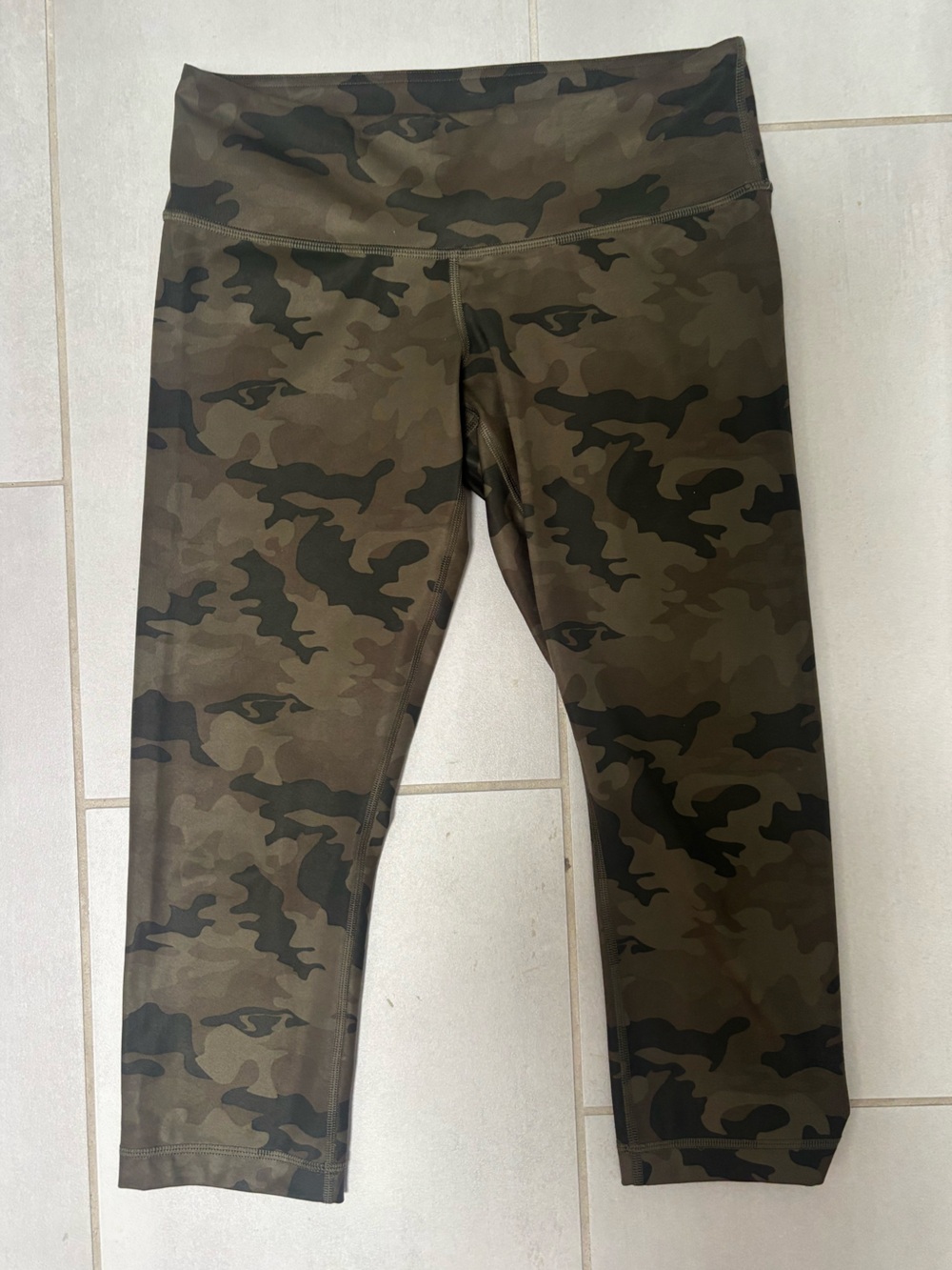 LULULEMON CAMO CAPRIS